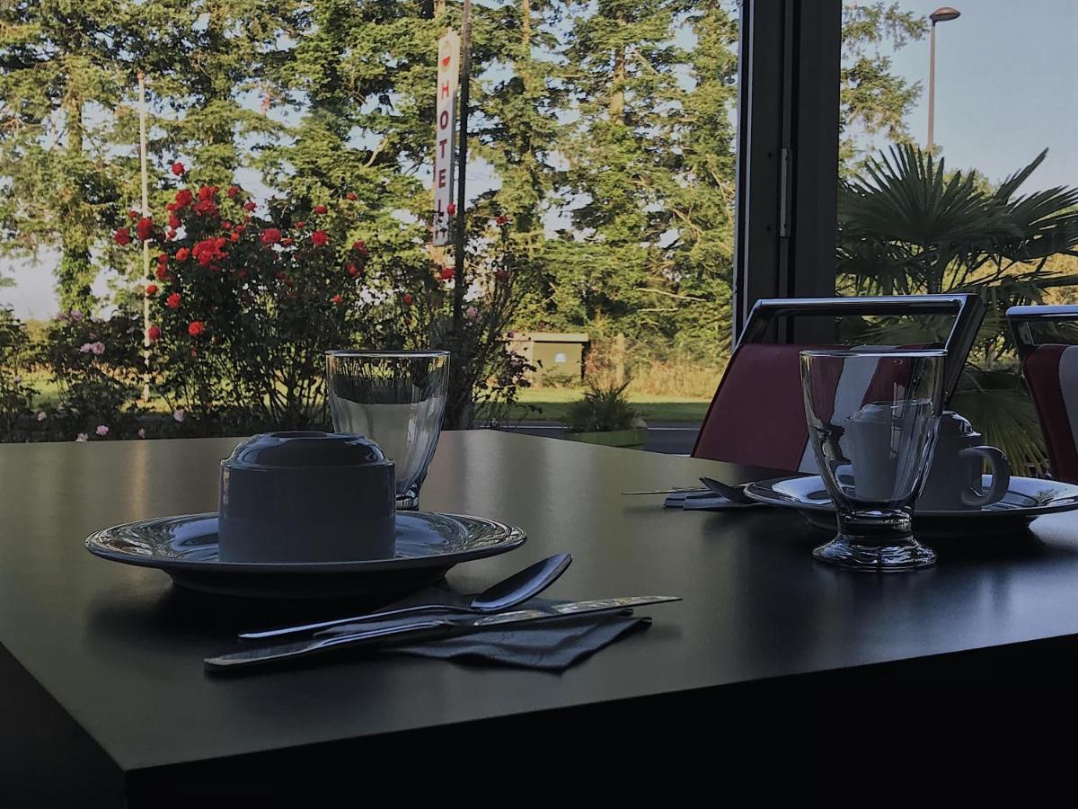 Hotel Les Montois Ceaux Екстер'єр фото