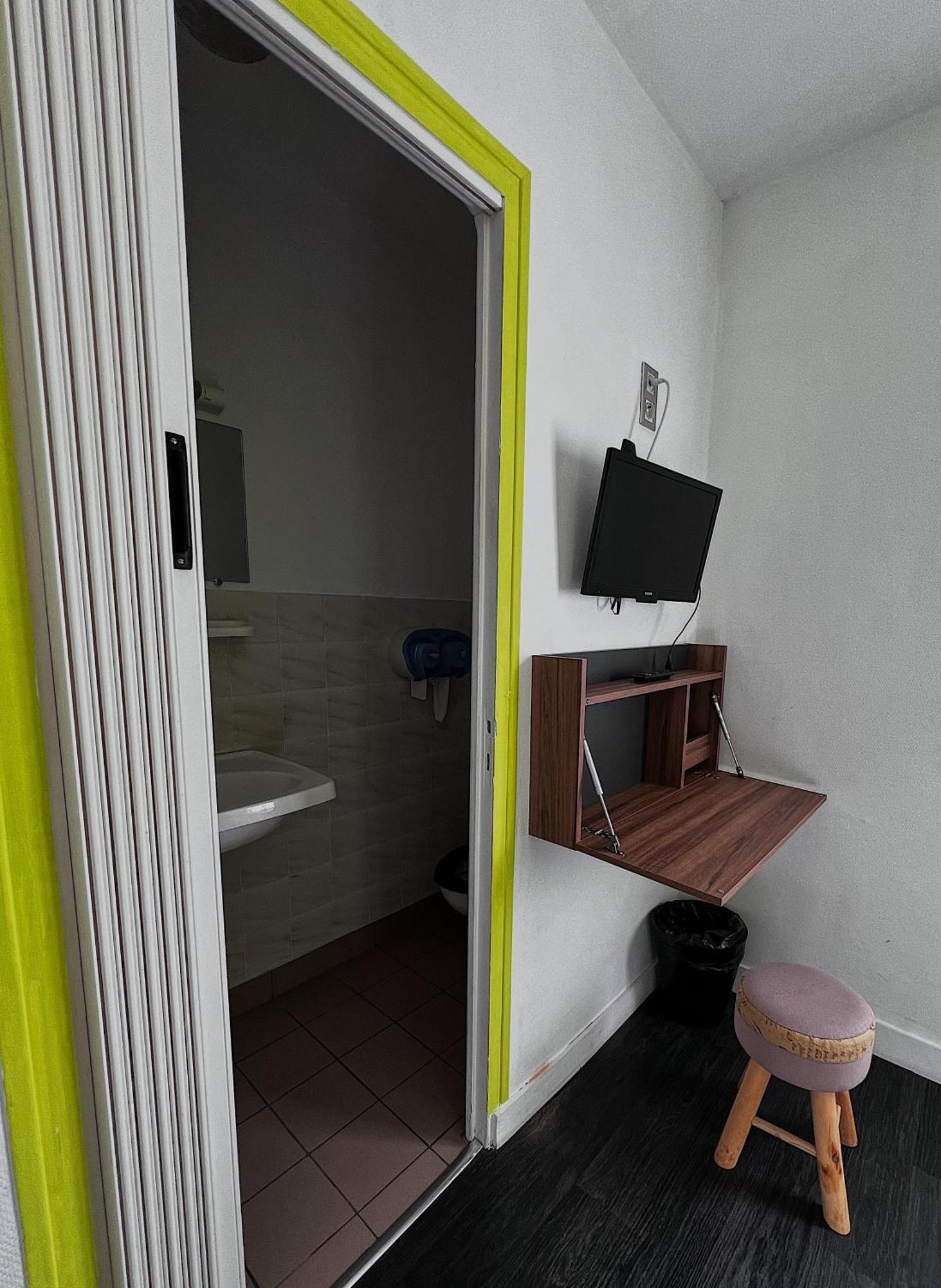 Hotel Les Montois Ceaux Екстер'єр фото