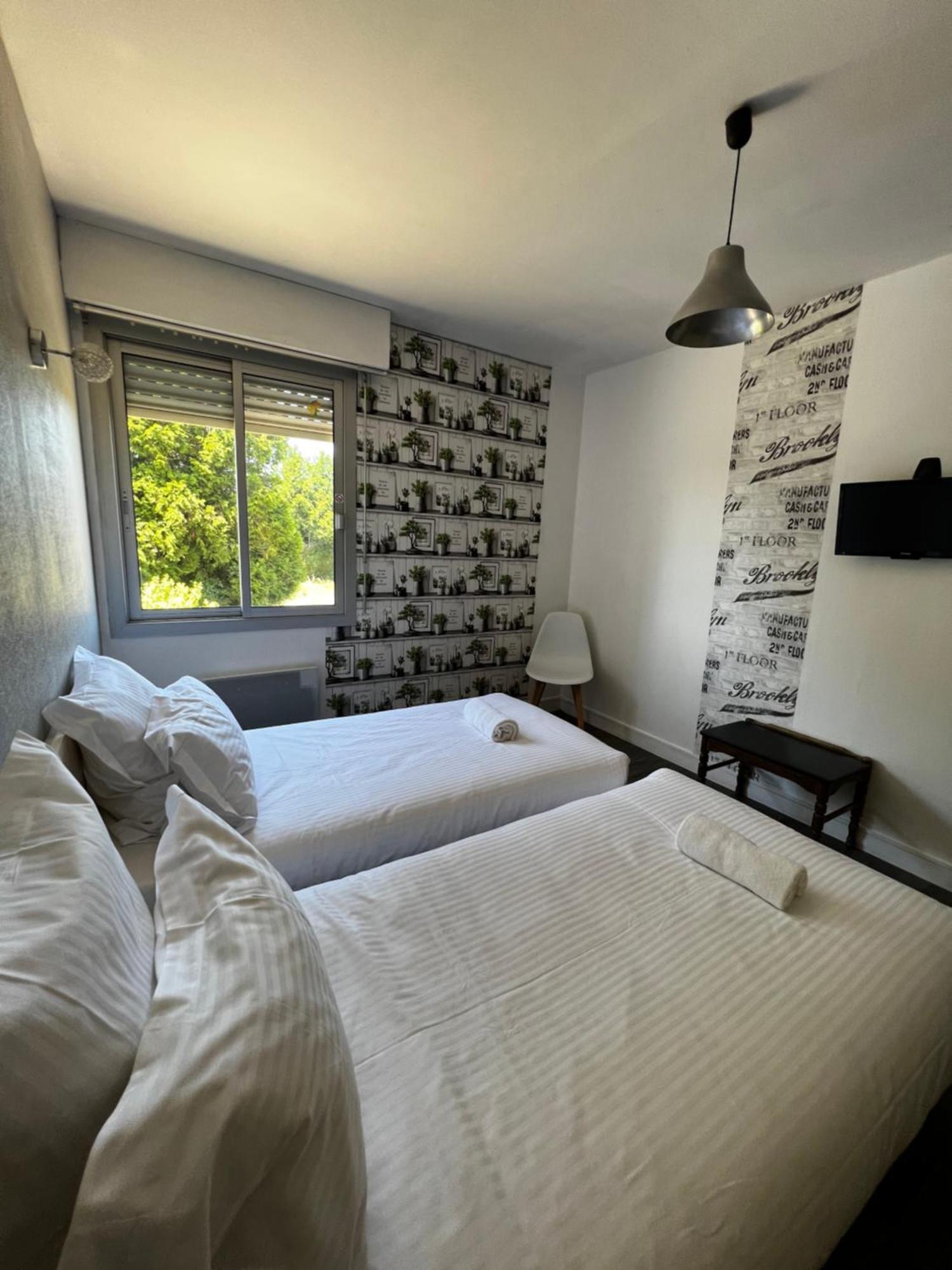 Hotel Les Montois Ceaux Екстер'єр фото